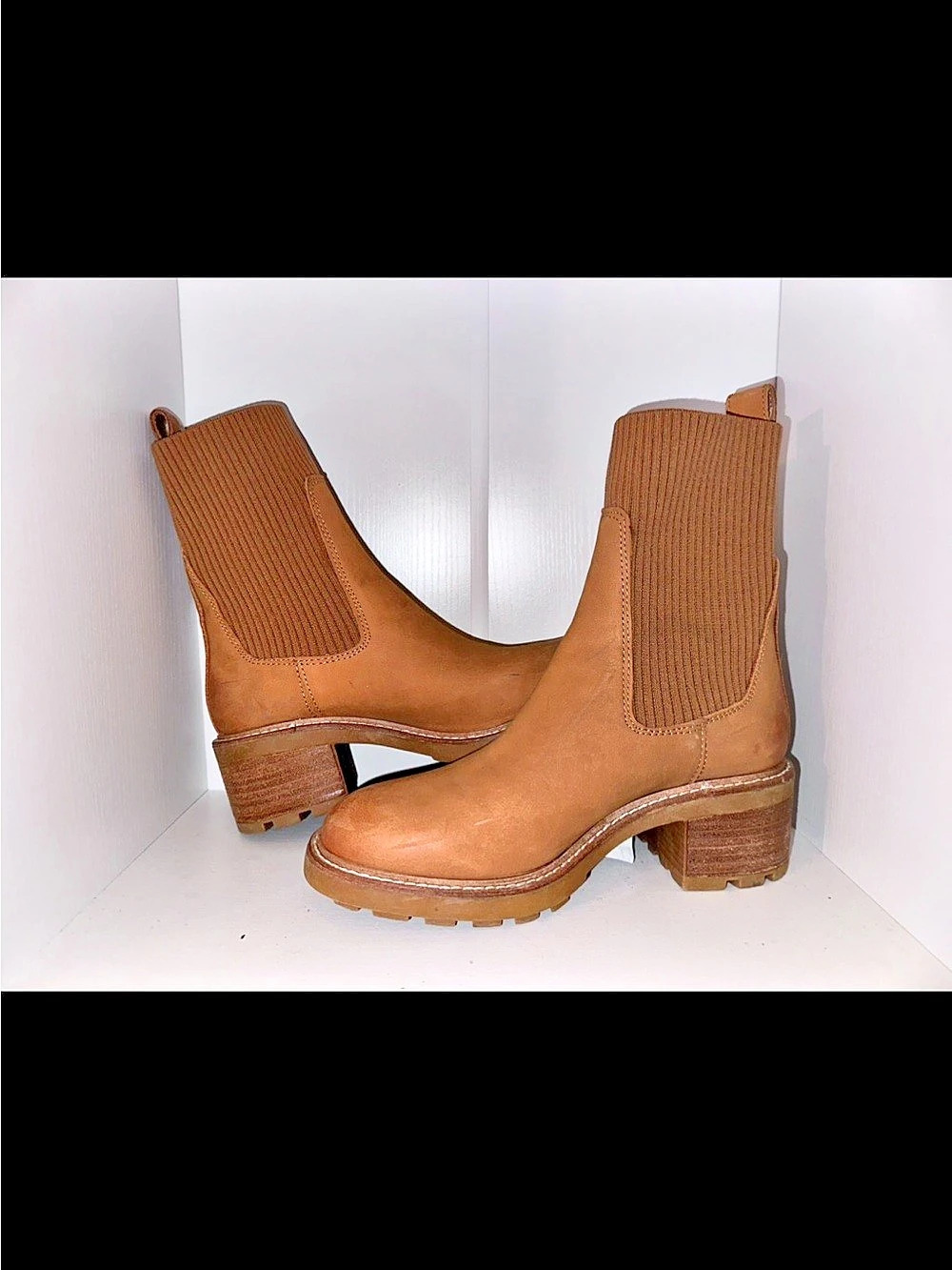 Steve Madden Chelsea Ankle Boots in Brown Like New